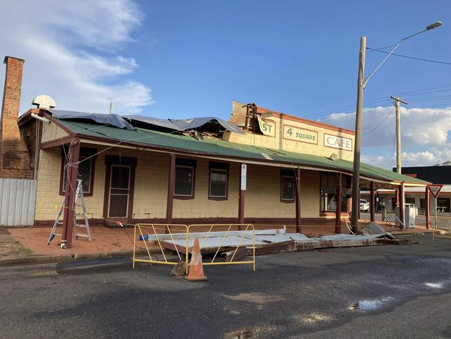 Pub with roof blown off near Dubbo. Photo: SES