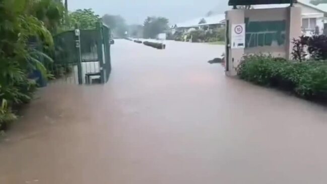 Flood crisis at Kamerunga Villas after Barron River inundation