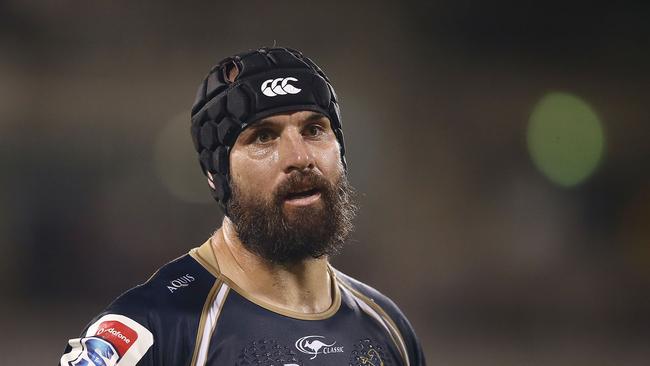 Scott Fardy of the Brumbies talks to the referee’s assistant.