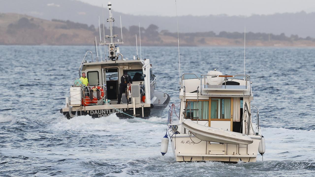 Search continues following mystery boat at Kingston Beach