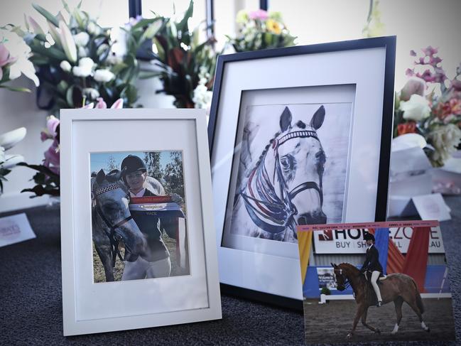 Sarah Beltz with her horse “Nigs” and a sketch of the horse by Sarah’s auntie Debi. Picture: LUKE BOWDEN