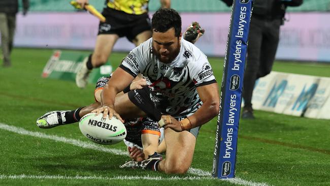 Warriors’ Peta Hiku scores his second try of the match against Wests Tigers at the SCG. Picture: Brett Costello