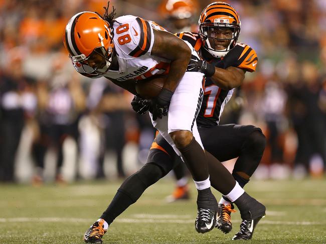 Reception Perception: New Browns Receiver Dwayne Bowe Bring Value to a  Depleted Pass Game