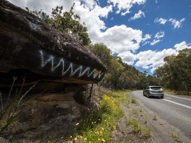 The Metropolitan Local Aboriginal Land Council says the Lizard Rock graffiti does not represent or respect the cultural heritage of the site. (AAP Image / Julian Andrews)