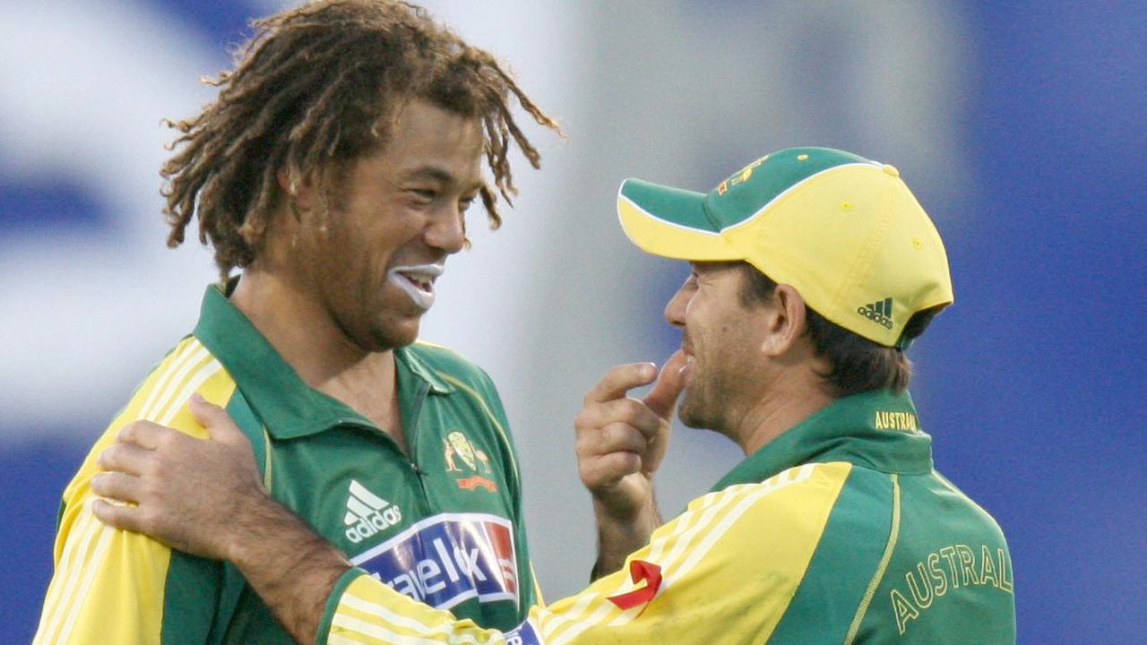 Symonds with Ricky Ponting in December 2005.