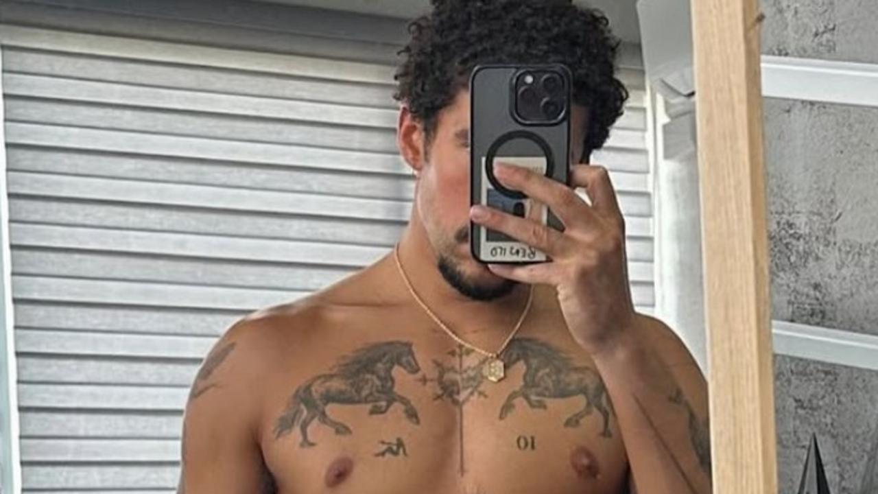 Pop star’s explicit selfie goes viral