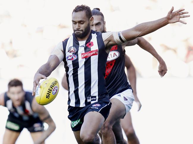 AFL Round 5. Collingwood v Essendon at the MCG. Travis Varcoe runs forward . Pic: Michael Klein
