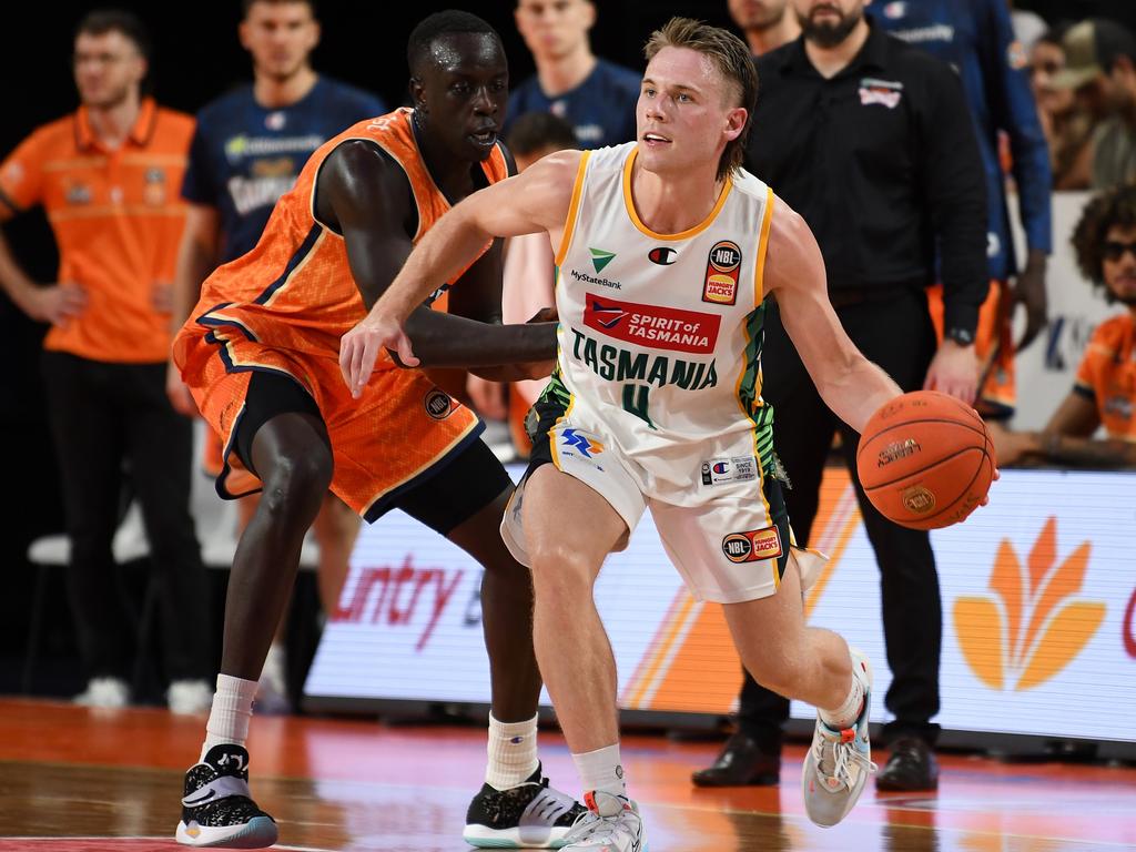 JackJumpers Isaac White and Sam McDaniel sign with Brisbane Bullets ...