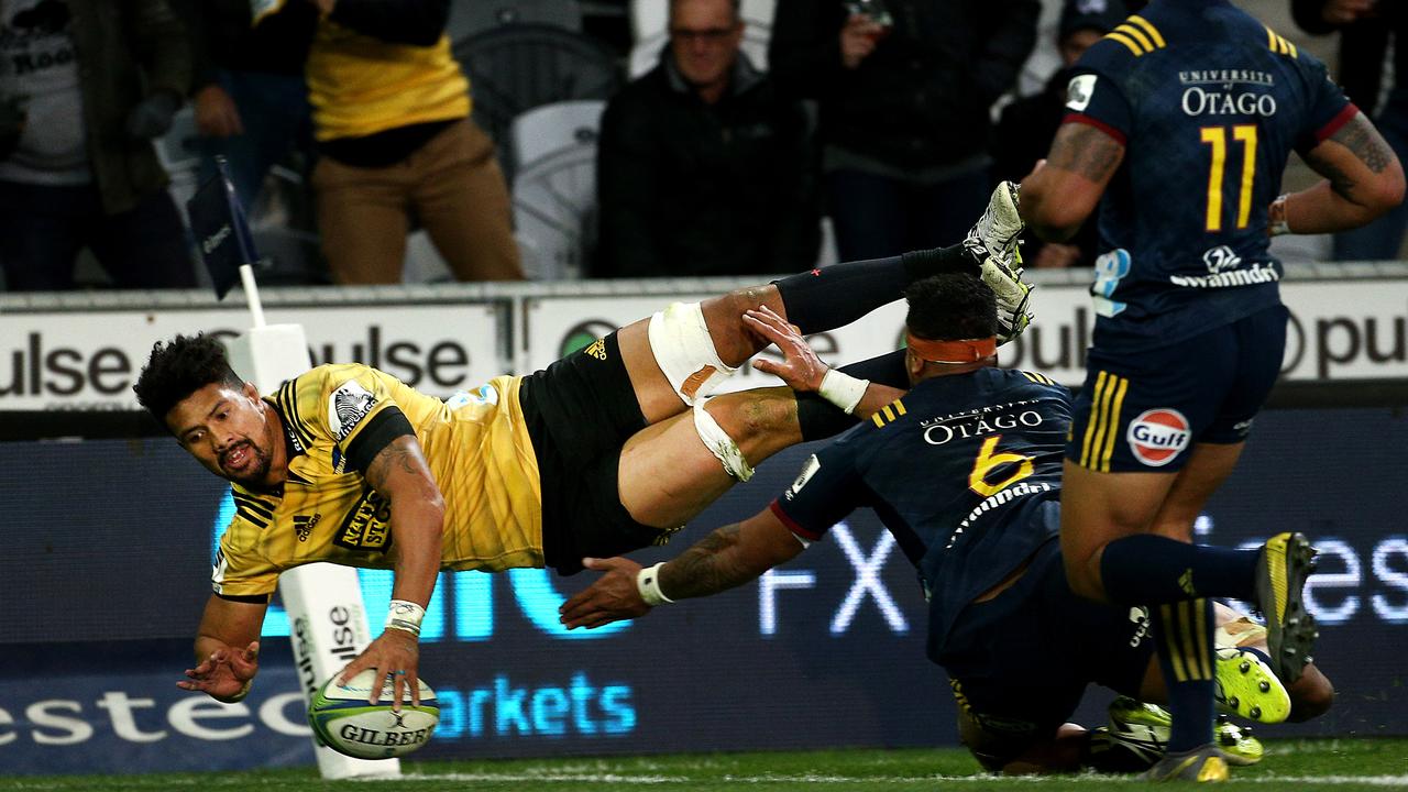 Ardie Savea scored a double as the Hurricanes sunk the Highlanders in Dunedin.