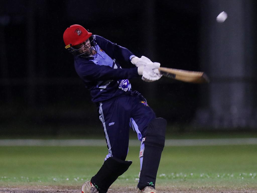 T20 Barrier Reef Big Bash: Designer First Homes Dare Devils v Halpin Hurricanes at Griffiths Park. Hurricanes' Justin Reid. Picture: Stewart McLean