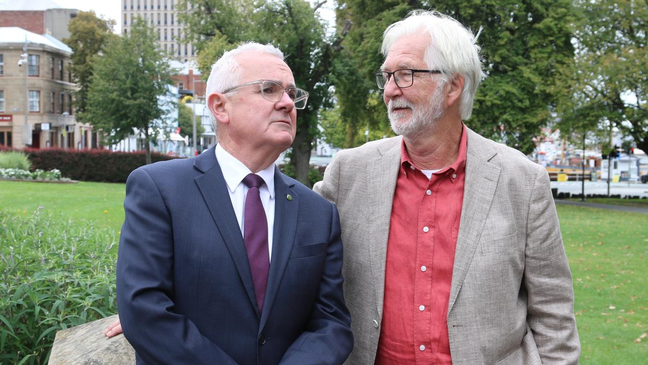 Wilkie backs anti-salmon campaigner, ex-foreign correspondent in federal race