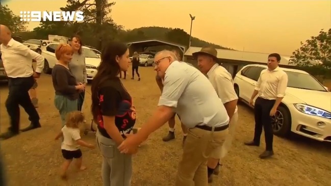 Scott Morrison heckled by angry Cobargo residents (9 News)