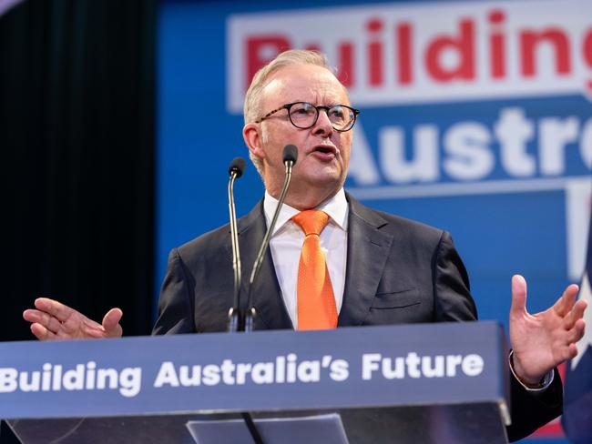 NCA 2025 FEDERAL ELECTION BUS.  27/04/2025 Australian Prime Minister Anthony Albanese at a campaign rally in Parramatta NSW held at Parramatta Town Hall. Picture: Jason Edwards / NewsWire