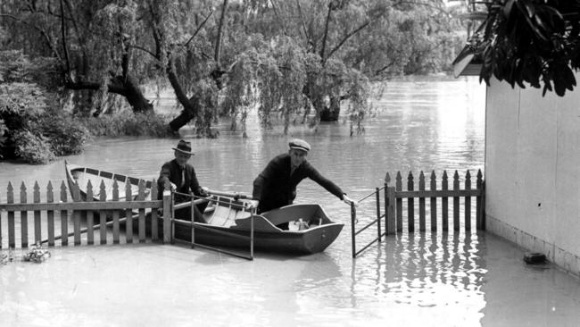 The Elwood Canal became a flowing river in the 1934 floods.