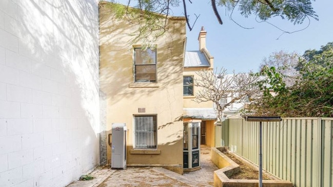 202 Palmer Street, Darlinghurst, was sold by the NSW Housing Department for $3,813,000.