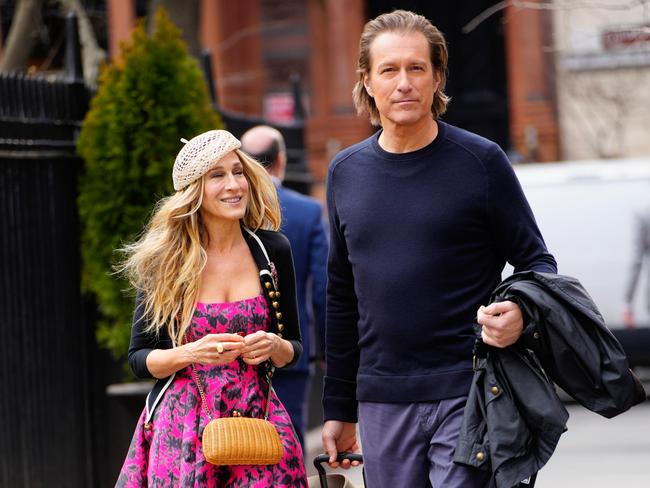 NEW YORK, NEW YORK - MARCH 07: Sarah Jessica Parker and John Corbett on location for 'And Just Like That' on March 07, 2023 in New York City. (Photo by Gotham/GC Images)