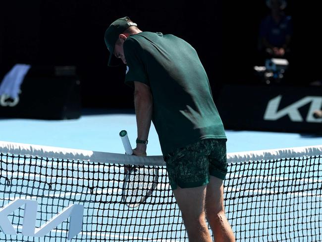 USA's Tommy Paul reacts on a point against Germany's Alexander Zverev during their men's singles quarterfinal match on day ten of the Australian Open tennis tournament in Melbourne on January 21, 2025. (Photo by DAVID GRAY / AFP) / -- IMAGE RESTRICTED TO EDITORIAL USE - STRICTLY NO COMMERCIAL USE --