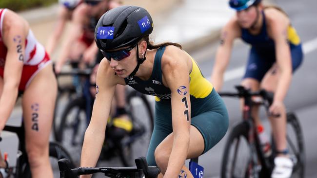 Ellie Hoitink in action at the triathlon World Cup in Wollongong where she finished seventh overall on debut.