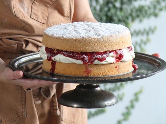 Strawberry sponge cake