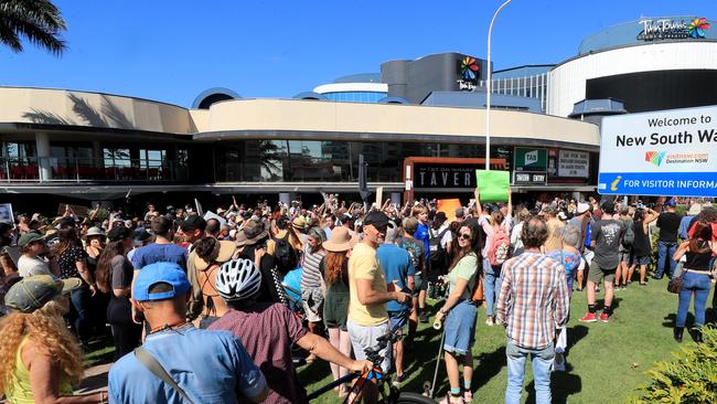 "Freedom" protesters gather on the NSW/QLD border near Twin Towns to protest over border restrictions. Picture: NCA Newswire / Scott Powick