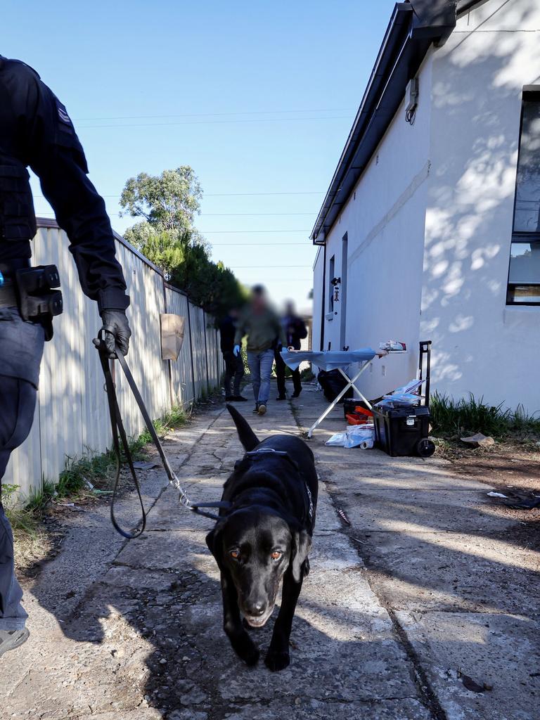 警方监视该地址数月。图片来源：新南威尔士州警方