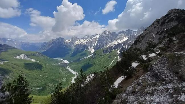 The view from the Valbona-Theth trail.