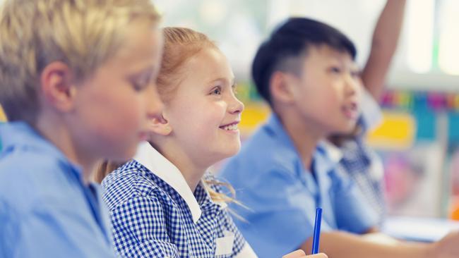 Victorian parents are rushing to buy last minute school items as thousands of children head back to school next week.