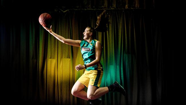 Central Districts basketballer Hannah Hank. Picture: AAP / Roy VanDerVegt.