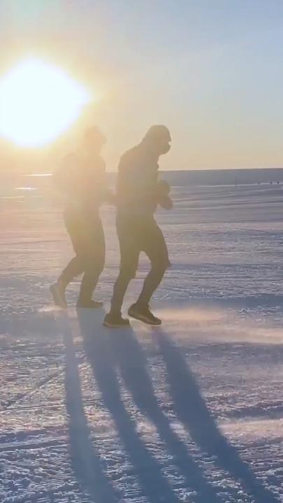 Runners break world record in Antarctic ultra marathon