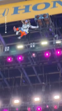 Jared Leto's daring bungee jump into crowd