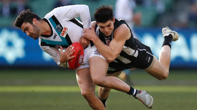 Collingwood’s Brayden Maynard catches Port star Chad Wingard. Picture: Michael Willson/AFL Media/Getty Images