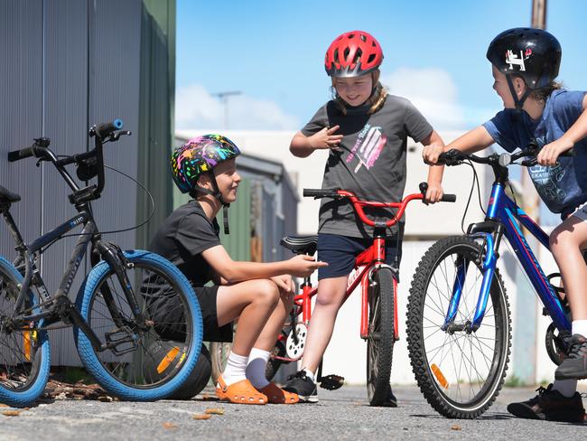 Erik Arnoldus and neighbour, Lauren Dawson, encourage their kids to get outside and play, rather than be on screens. Ari Arnoldus,10, and friends, Molly,8, and Eddy,10, play basketball and ride their bikes often in the back lane behind their houses. 7 September 2024. Picture: Dean Martin