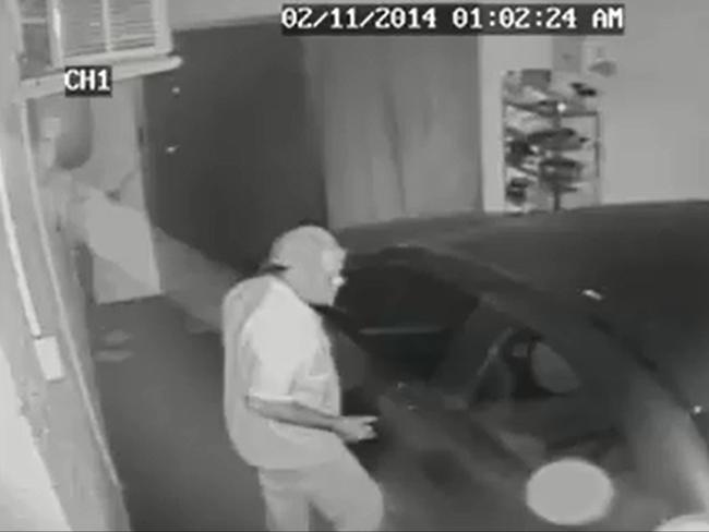 CCTV footage from a Hyde Park home captures the moment a thief tries to steal a car.