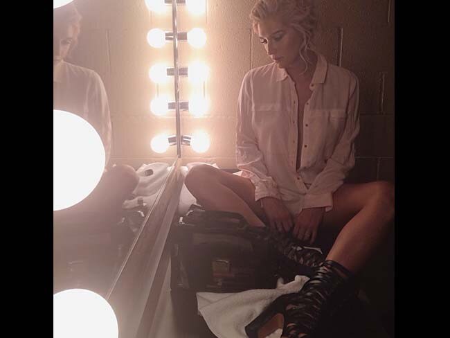 BBMA 2014: Singer Kesha posts, "secretly backstage I wear comfy shit and no pants #secret #ohsoglam" Picture: Instagram