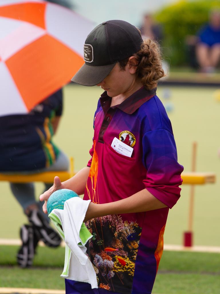 Players took careful care of their equipment between bowls.