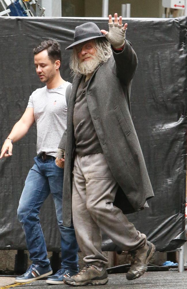 Anthony Hopkins looking very un-Odin on the set of Thor Ragnarok.