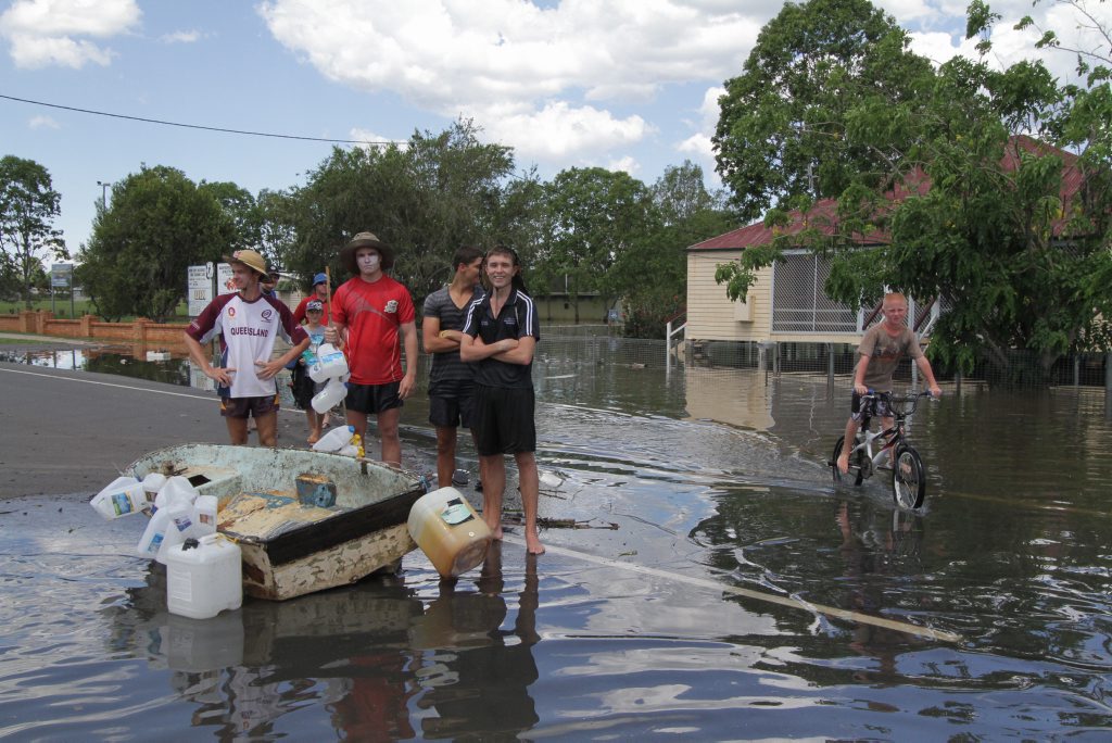 Stranded at Tinana but taking it all in their stride. Photo: Robyne Cuerel / Fraser Coast Chronicle. Picture: Robyne Cuerel