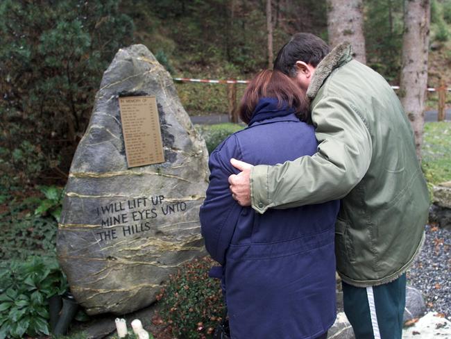 Bill and Sandra Peel, parents of victim Billy Peel, at the memorial near the site of the tragedy in 2001. Picture: AP