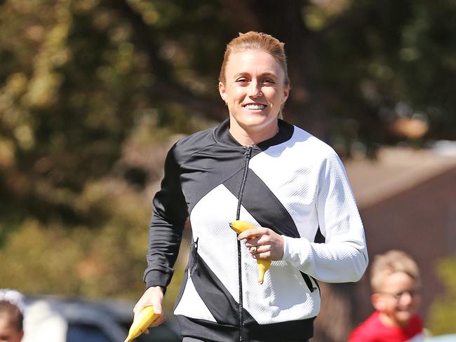 Sally Pearson has returned to training ahead of the Commonwealth Games.