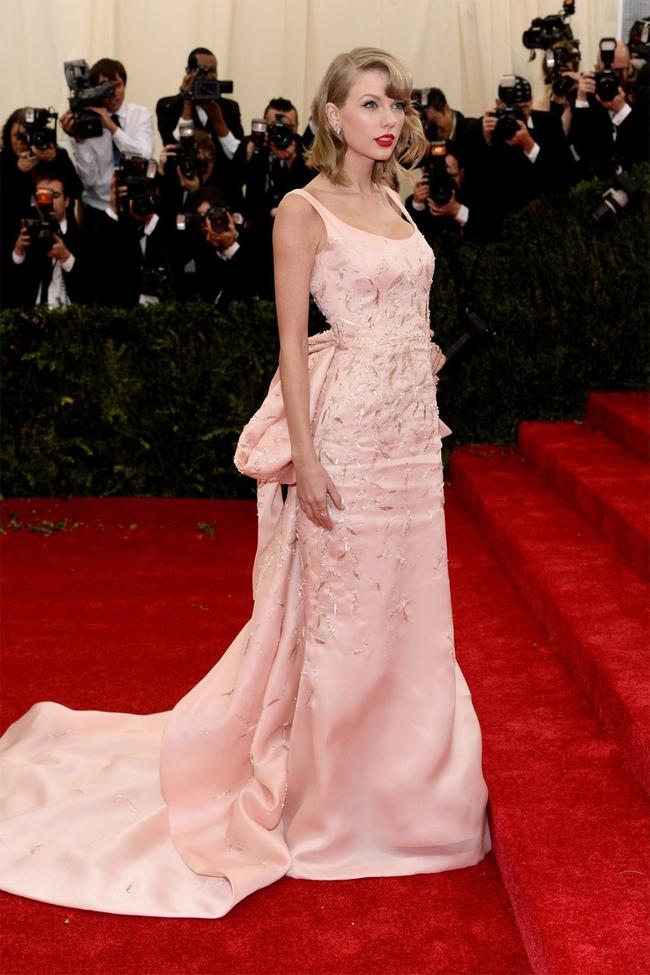 Taylor Swift attends the 2014 Met Gala.