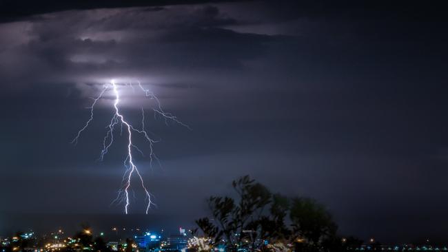 WARNING: A severe thunderstorm is on the way for western parts of Wide Bay Burnett