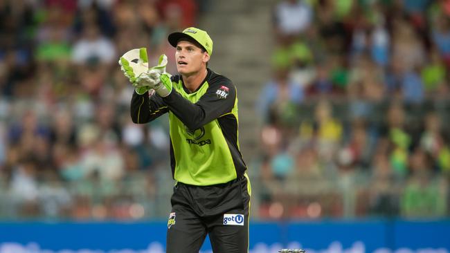 Jay Lenton in action during the BBL06 season.