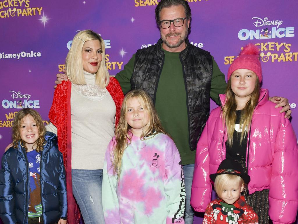 Spelling with then-husband Dean McDermott and four of their five children. Picture: Rodin Eckenroth/Getty Images