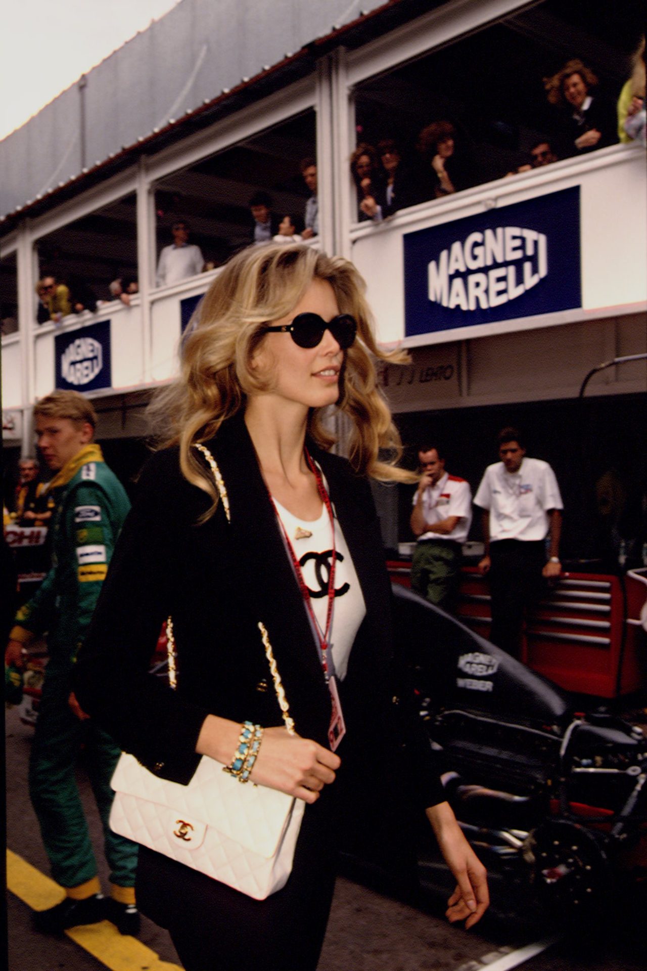 <p>Claudia Schiffer wears Chanel at the Monaco Grand Prix, 1992.&nbsp;</p>