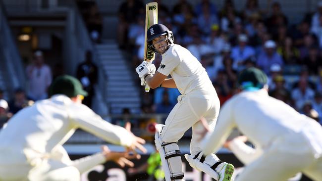 England's Dawid Malan watches as Australia's Cameron Bancroft and captain Steve Smith miss the catch. Photo: AAP