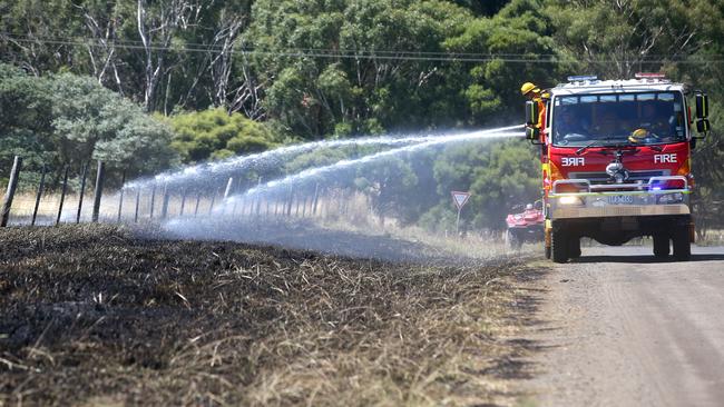 CFA, MFB firefighter response times revealed | Herald Sun