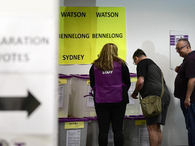 Australian Electoral Commission workers assist voters at a pre-pooling booth at Central Station, Sydney, Monday, April 29, 2019. The Australian Electoral Commission has opened Early voting for the 2019 Federal Election, with the expectation that the election is set to attract record numbers of pre-poll votes. (AAP Image/Bianca De Marchi) NO ARCHIVING