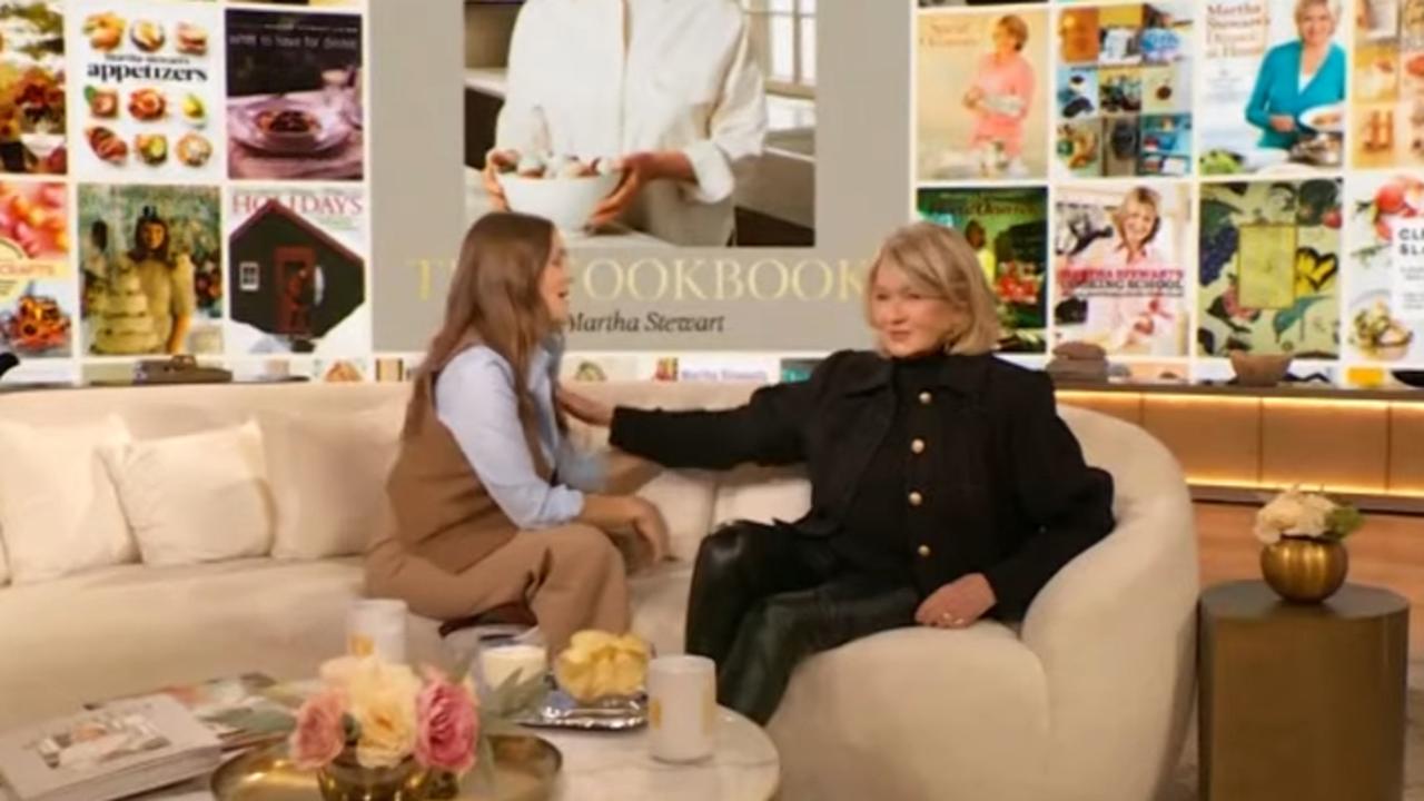 Martha Stewart Pushes Drew Barrymore Away During Touchy Talk Show ...