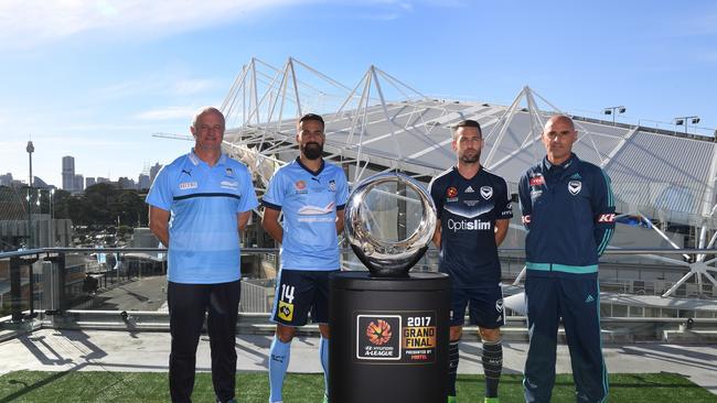 Kevin Muscat (Far R) sent a complimentary message to Alex Brosque (second from L). Picture: AAP