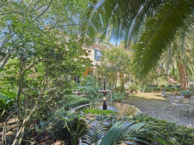The property has a large and shady garden.